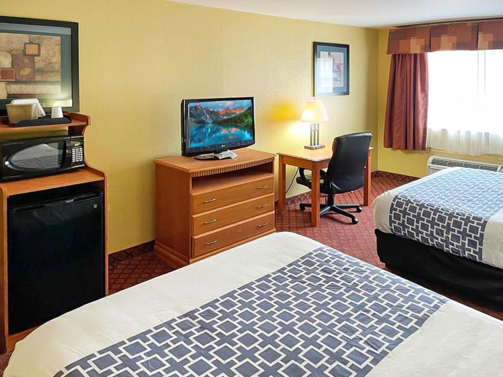 Отель Hutchi Bell South Hutchinson Экстерьер фото