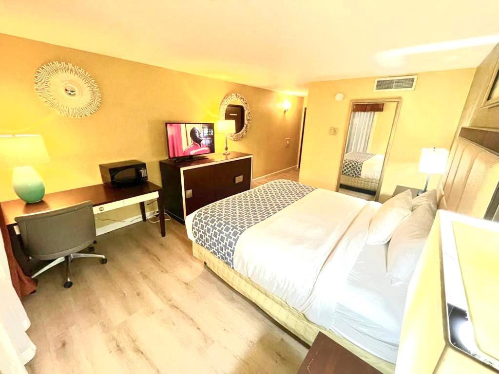 Отель Hutchi Bell South Hutchinson Экстерьер фото